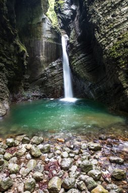 bir şelale Slovenya