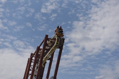 Silindir bardak ve tema parkları