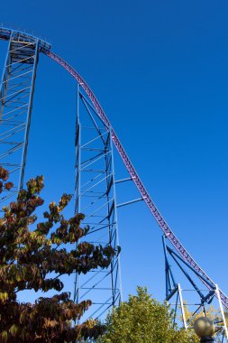 Bir Rollercoaster bir Amerikan Tema Parkı'nda