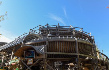 Bir Rollercoaster bir Amerikan Tema Parkı'nda