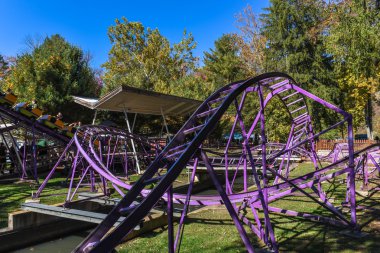 Bir Rollercoaster bir Amerikan Tema Parkı'nda