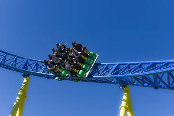 Bir Rollercoaster bir Amerikan Tema Parkı'nda — Stok fotoğraf