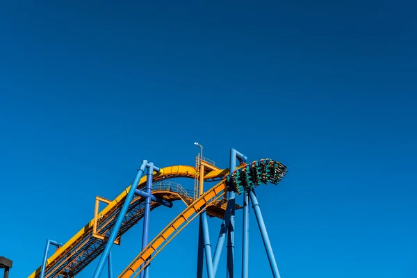 Rollercoaster w parku rozrywki amerykańska — Zdjęcie stockowe