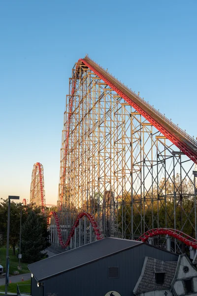 Een achtbaan in een American Theme Park — Stockfoto