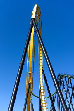 Bir Rollercoaster bir Amerikan Tema Parkı'nda