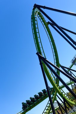 Bir Rollercoaster bir Amerikan Tema Parkı'nda