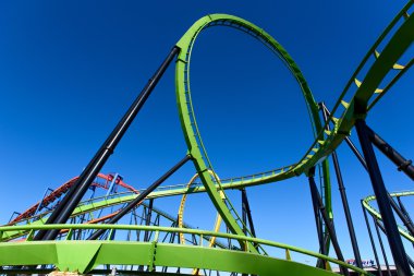 Bir Rollercoaster bir Amerikan Tema Parkı'nda