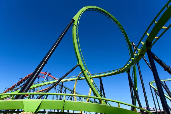 Achterbahn in einem amerikanischen Freizeitpark — Stockfoto