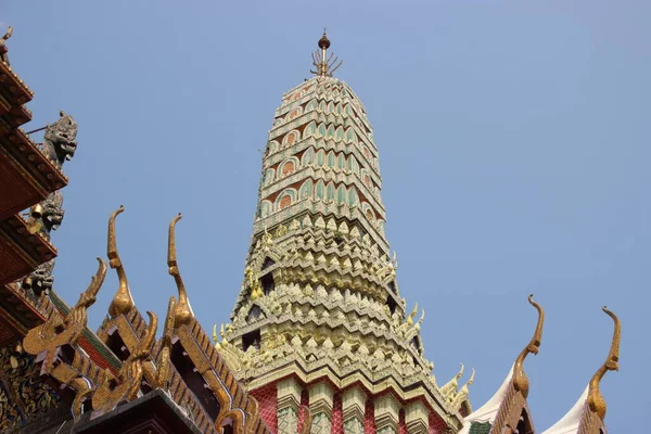 Gyönyörű Arany Pagoda Thaiföld Templomában — Stock Fotó