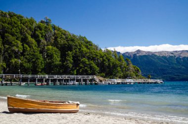 Güzel göl manzarası