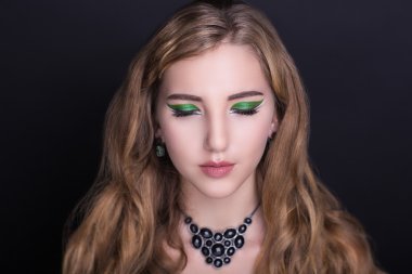 Yeşil yaprak makyaj