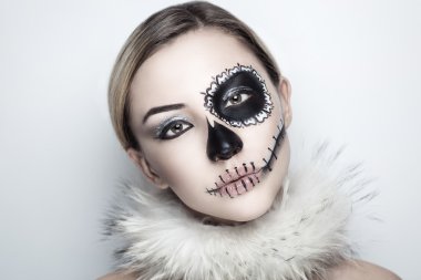 Shugar kafatası maskesi