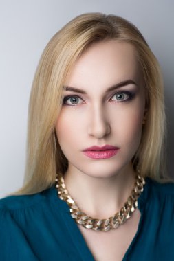 şık sarışın kadın