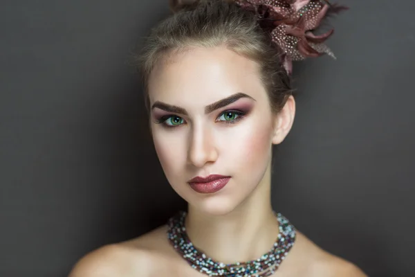 Retrato de mujer hermosa — Foto de Stock