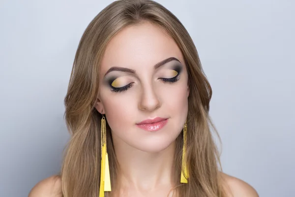 Heldere gele make-up — Stockfoto