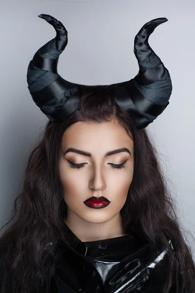 Zwarte hoorns van Maleficent — Stockfoto