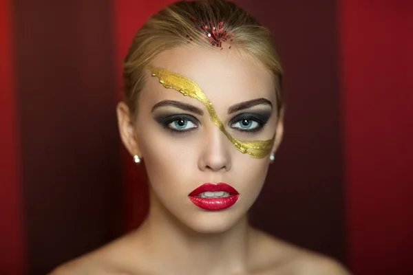 Maquillaje de arte dorado — Foto de Stock