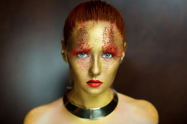 Altın bayan sanat makyaj — Stok fotoğraf