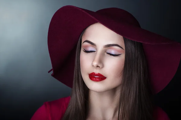 Şapkalı güzel kadın — Stok fotoğraf