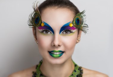 Makyaj tavus kuşu tüyü