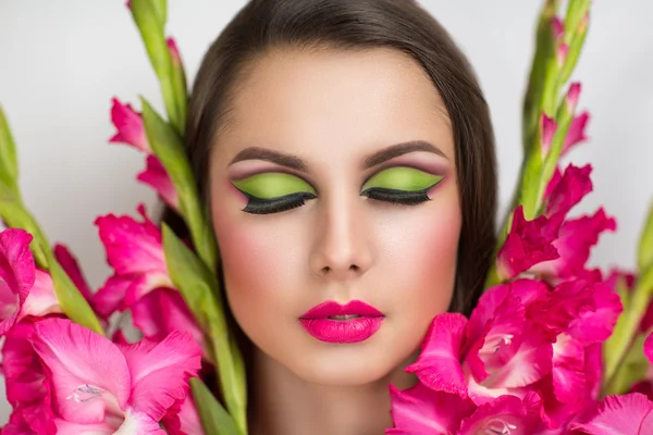 Donna luminosa con grande bouquet — Foto Stock