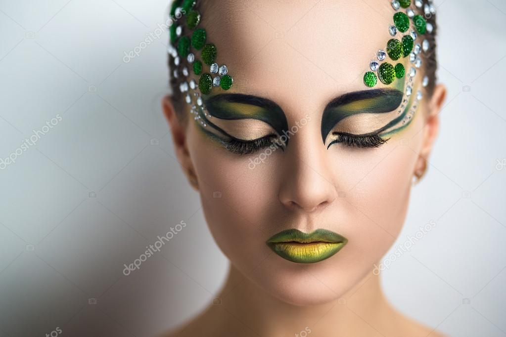 Beauté maquillage femme image libre de droit par OlgaOsa © #111129996