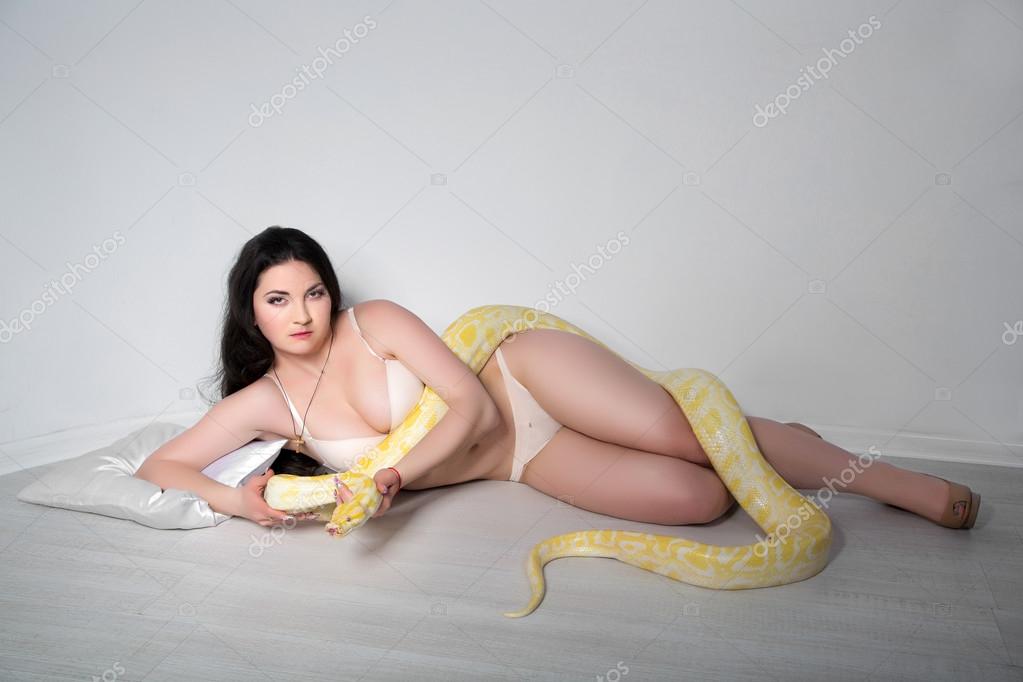 school pool porn pics from Gerardo woman holding a snake nude