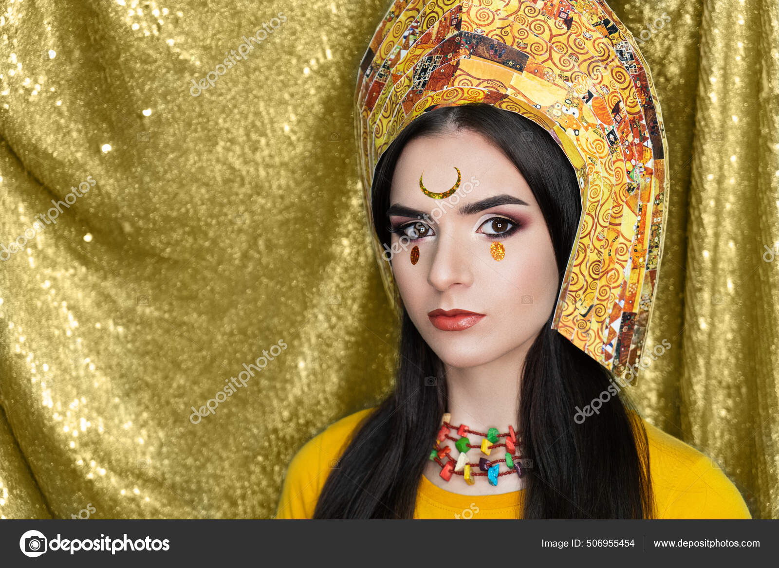 새로운 창의적 메이크업 할로윈 파티를 개념적 아이디어 그래픽 화장품 그림자 — 스톡 사진 © OlgaOsa #506955454, image size:1600x1167