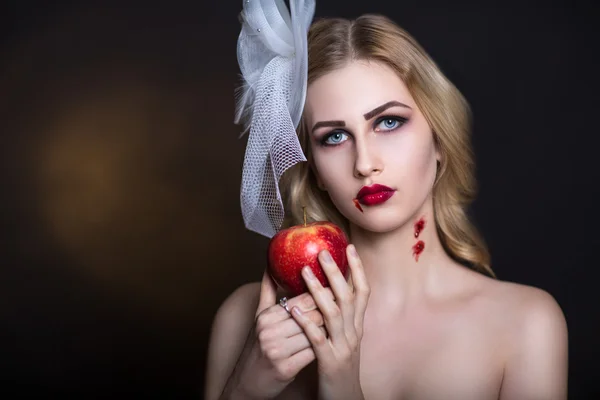 Woman with apple — Stock Photo, Image