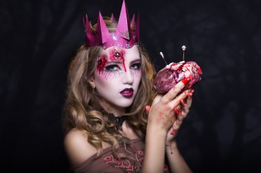 Queen with heart