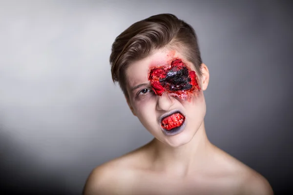 Horrorfilm blutendes Gesicht — Stockfoto