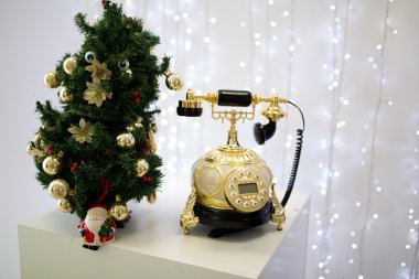 Altın retro telefon