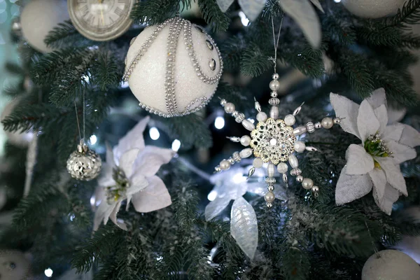 Cerrar bolas de árbol de Navidad — Foto de Stock