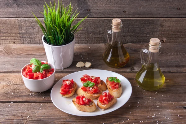 Bruschetta with tomato, onion and basil — Stock Photo, Image