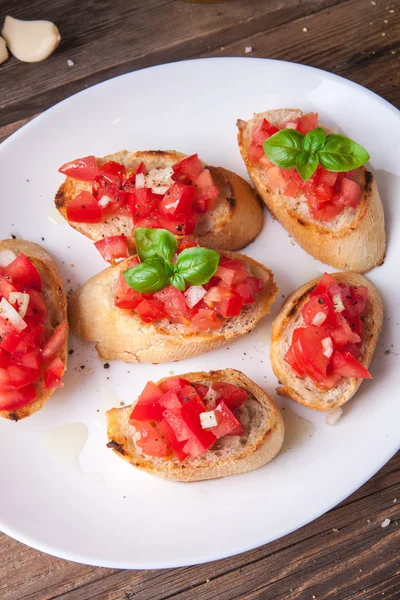 Bruschetta with tomato, onion and basil — Stock Photo, Image