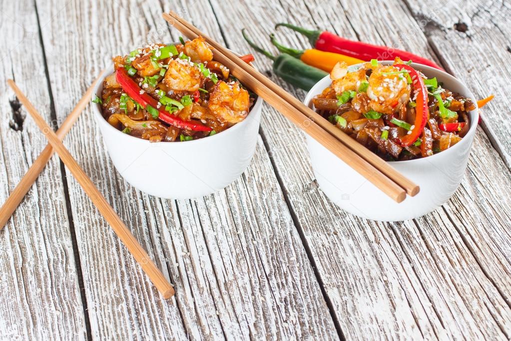 Fried rice noodles with shrimp.