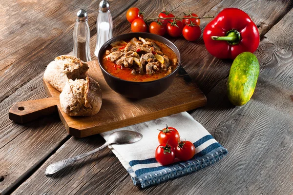 Goulash soep met paprika. — Stockfoto