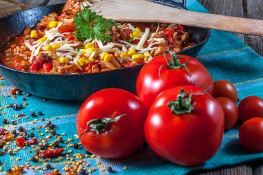 Chilli con carne peynir ile.