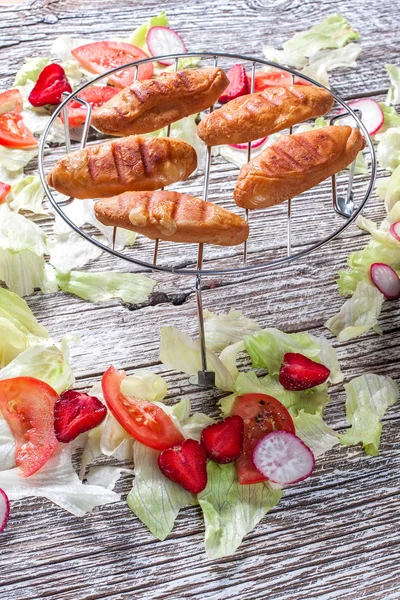 Grilled sheep cheese with a salad. — Stock Photo, Image