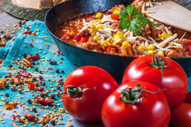 Chilli con carne peynir ile.