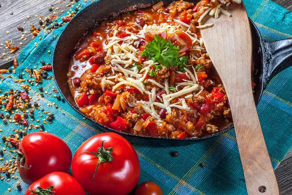 Chili con carne-sajttal. — Stock Fotó