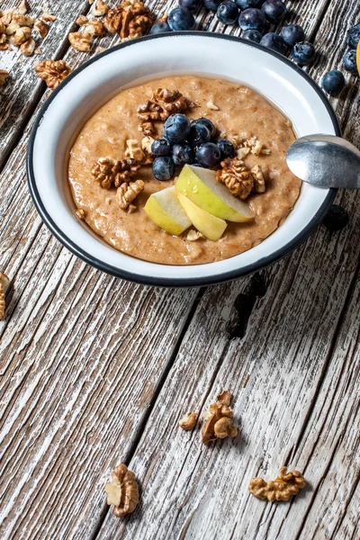 Bal ile ev yulaf lapası.