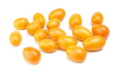 kumkuat beyaz arkaplanda izole edildi