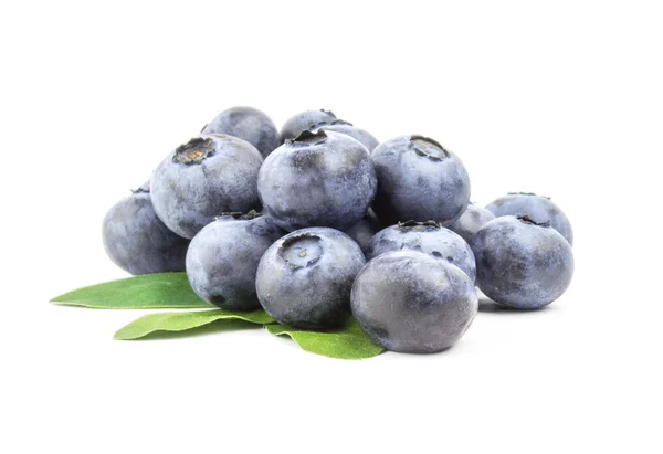 Friske blåbær isoleret på hvide - Stock-foto