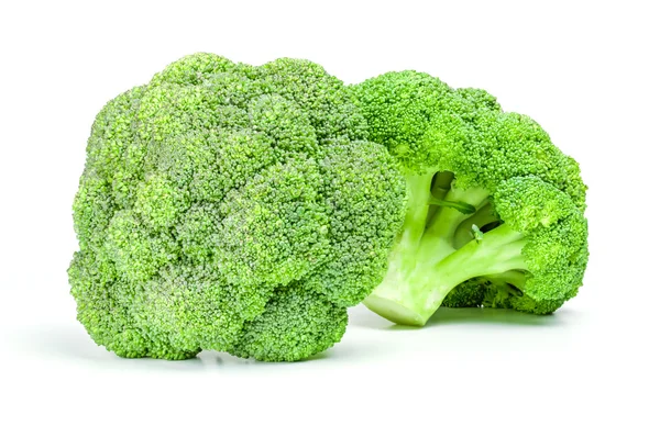 Дві Ripe Broccoli Капуста ізольовані на білому тлі — стокове фото