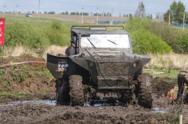 SALOVKA, RUSSIA - 5 Mayıs 2017: Yıllık yarışmada off road yarışı 