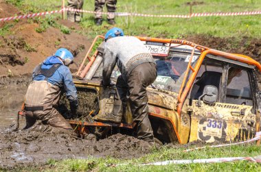 SALOVKA, RUSSIA - 5 Mayıs 2017: Her yıl yapılan araba yarışında off-road şampiyonası 