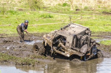 SALOVKA, RUSSIA - 5 Mayıs 2017: 4 X 4 off-road car Yıllık araba yarışı 