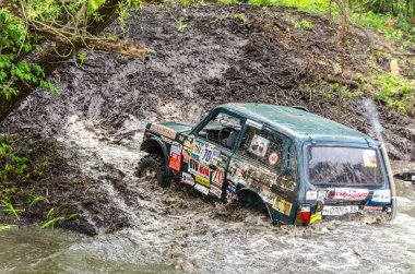 SALOVKA, RUSSIA - 5 Mayıs 2017: Geleneksel SUV yarışında yıllık off-road yarışı 