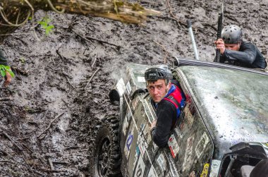 SALOVKA, RUSSIA - 5 Mayıs 2017: Modifiye edilmiş cip yarışları yıllık araba yarışı 